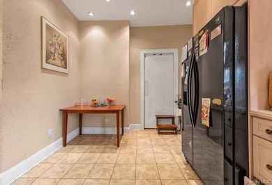 Nestled on a 13980sqft lot, this spacious single-family - photo 5