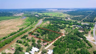 Enjoy the freedom of country living on this beautiful 3-acre - photo 3