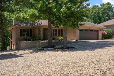 Lovingly cared for, quality built, pristine home on a 1/2 acre - photo 2
