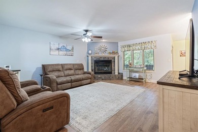 Lovingly cared for, quality built, pristine home on a 1/2 acre - photo 4
