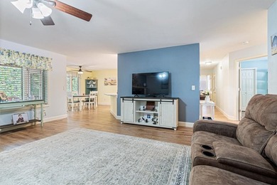 Lovingly cared for, quality built, pristine home on a 1/2 acre - photo 5