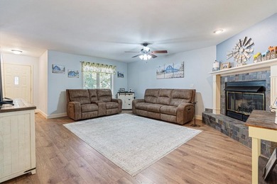 Lovingly cared for, quality built, pristine home on a 1/2 acre - photo 6
