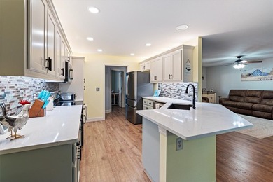 Lovingly cared for, quality built, pristine home on a 1/2 acre - photo 7