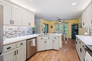 Lovingly cared for, quality built, pristine home on a 1/2 acre - photo 9