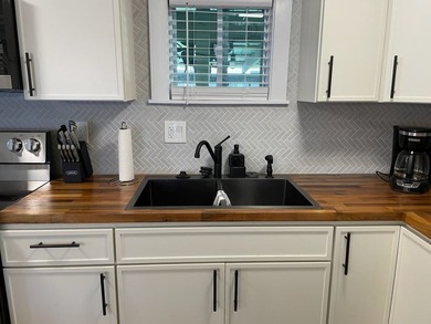 Welcome to Inlet Oaks Village, a 55+ age-qualified active and - photo 4