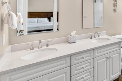 Immaculate and beautifully maintained, this fully furnished - photo 18