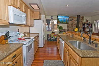 This cozy and comfortable, recently updated home would make the - photo 18