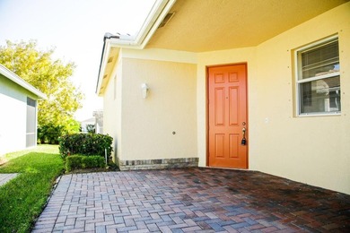 Lovely 3 bedroom 2 bath 2 car garage located in Heritage Oaks at - photo 2