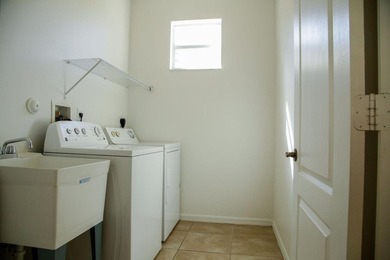Lovely 3 bedroom 2 bath 2 car garage located in Heritage Oaks at - photo 4