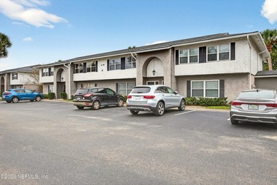 This beautiful spacious townhouse features hardwood floors - photo 4