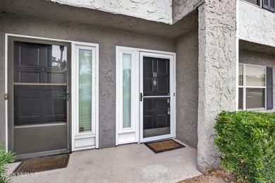 This beautiful spacious townhouse features hardwood floors - photo 5