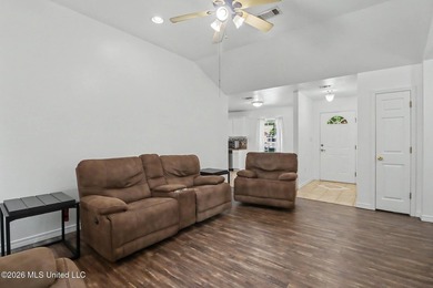 Pristine and move-in ready in the heart of Long Beach! Pride of - photo 4