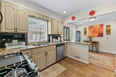 Enjoy the ultimate lakefront lifestyle, fully furnished and - photo 11