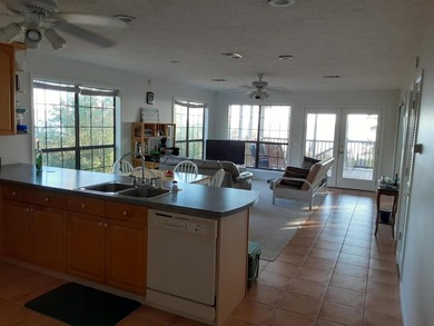 Tucked away on Choctawhatchee Bay, this charming Florida cottage - photo 12