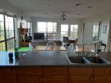 Tucked away on Choctawhatchee Bay, this charming Florida cottage - photo 13