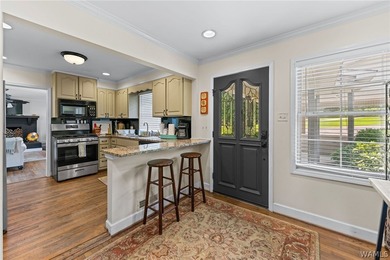 Enjoy the ultimate lakefront lifestyle, fully furnished and - photo 13