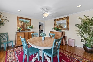 Enjoy the ultimate lakefront lifestyle, fully furnished and - photo 15