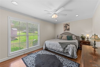 Enjoy the ultimate lakefront lifestyle, fully furnished and - photo 16