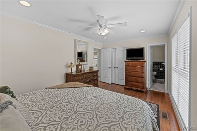 Enjoy the ultimate lakefront lifestyle, fully furnished and - photo 17
