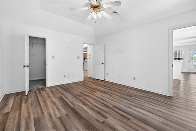 RARE OPPORTUNITY!! All-Brick Pool Home on 0.67 Acre lot with NO - photo 20