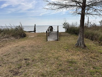 Tucked away on Choctawhatchee Bay, this charming Florida cottage - photo 20