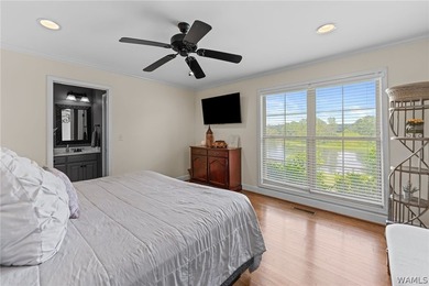 Enjoy the ultimate lakefront lifestyle, fully furnished and - photo 21