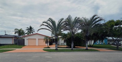 Lovely 4bed 3bth 2car garage home with screened-in pool on quiet - photo 3