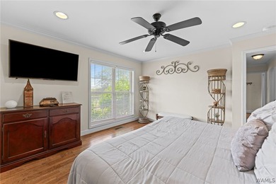 Enjoy the ultimate lakefront lifestyle, fully furnished and - photo 23