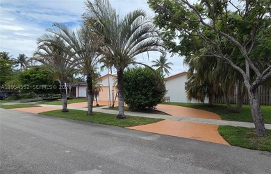 Lovely 4bed 3bth 2car garage home with screened-in pool on quiet - photo 4