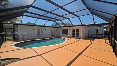Lovely 4bed 3bth 2car garage home with screened-in pool on quiet - photo 5