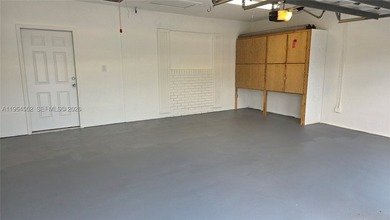 Lovely 4bed 3bth 2car garage home with screened-in pool on quiet - photo 8