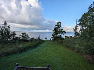 Tucked away on Choctawhatchee Bay, this charming Florida cottage - photo 29