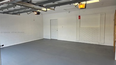 Lovely 4bed 3bth 2car garage home with screened-in pool on quiet - photo 9