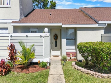 Lake Townhome/Townhouse For Sale in Kissimmee, Florida