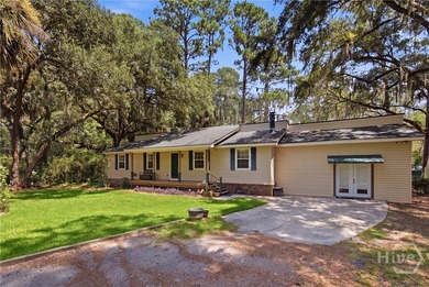 Hidden Gem! Burnside Island Living with secluded privacy! This - photo 2