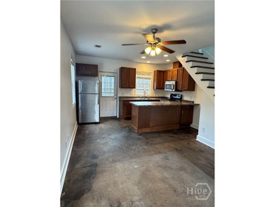 This beautifully updated 2 or 3-bedroom, 1 bathroom home is a - photo 2
