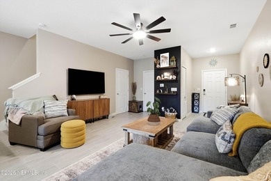 Nearly new home offers the benefits of modern construction - photo 4
