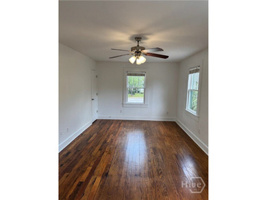 This beautifully updated 2 or 3-bedroom, 1 bathroom home is a - photo 5