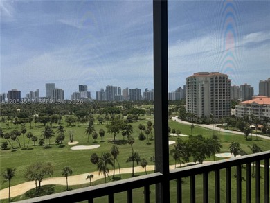 Spacious and bright 2 bed / 2 bath in the most desirable 06 line - photo 5