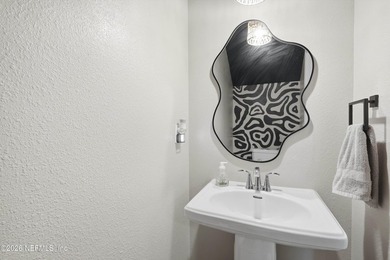 Nearly new home offers the benefits of modern construction - photo 8