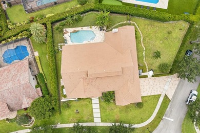 Gorgeous move-in ready 4 Bed/4 Bath home on an extra large - photo 3