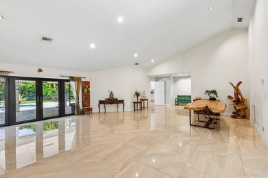 Gorgeous move-in ready 4 Bed/4 Bath home on an extra large - photo 8
