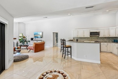 Gorgeous move-in ready 4 Bed/4 Bath home on an extra large - photo 10