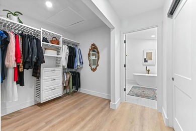 Prepare to be captivated by this stunning single-family home - photo 33