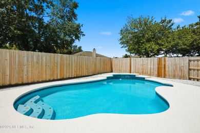 POOL HOME tucked away on a quiet cul-de-sac, just minutes from - photo 4