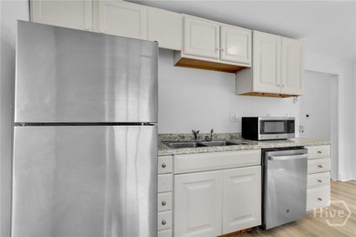 627 W 48th St - photo 10