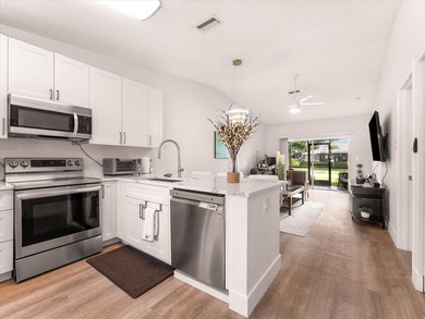 Beautiful 2/2 all updated Villa at gated community 55+ Whisper - photo 2