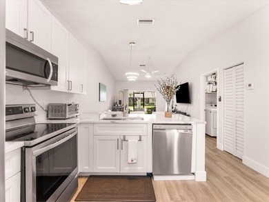 Beautiful 2/2 all updated Villa at gated community 55+ Whisper - photo 5