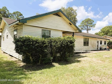 INVESTORS SPECIAL!!! This home is ready for a transformation - photo 2