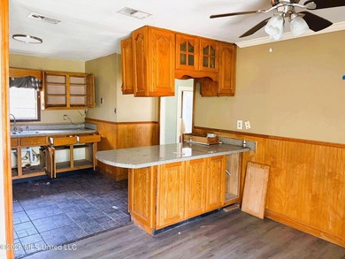 INVESTORS SPECIAL!!! This home is ready for a transformation - photo 4